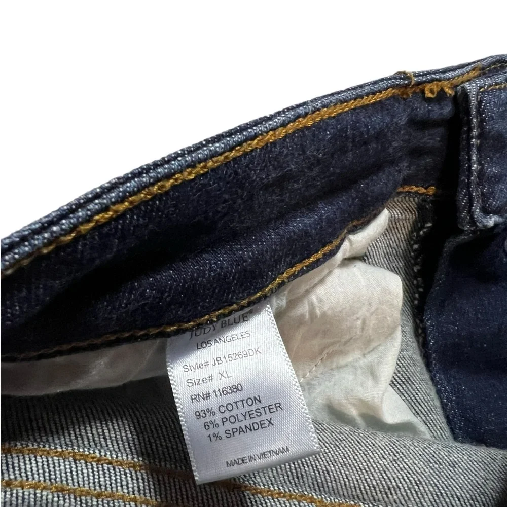 Judy Blue Dark Wash Button Up Waist Non Distressed Denim Shorts with Raw Hem XL - Picture 5 of 9